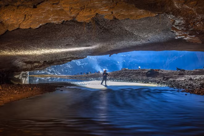 Ngày 13/5, chương trình Good Morning America của Mỹ phát sóng trực tiếp về Sơn Đoòng - hang lớn nhất Việt Nam và thế giới. Ảnh: Telegraph.