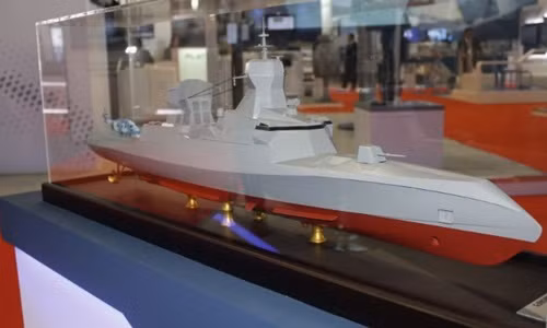 Mẫu thiết kế tàu hộ tống tên lửa C Sword 90 của Pháp được trưng bày tại triển lãm IMDEX ở Singapore. Ảnh: IHS Janes