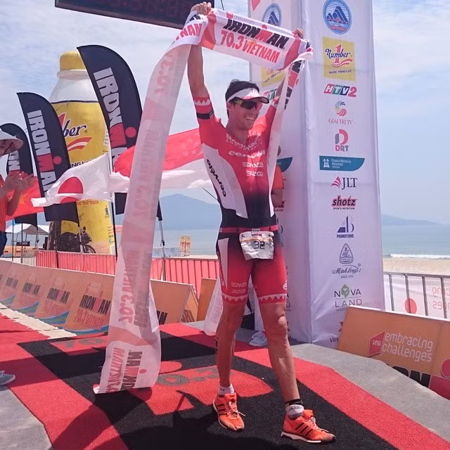 Vận động viên James Cunnama đến từ Nam Phi đã trở thành nhà vô địch của nhóm VĐV chuyên nghiệp.