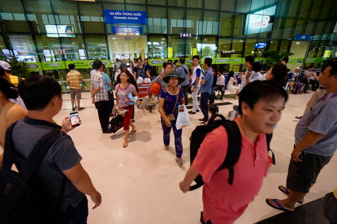 Hành khách tại sân bay Tân Sơn Nhất, TP.HCM chiều 16-6 