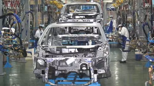 Sau năm năm, trước hứa hẹn ngành công nghiệp ô tô Việt Nam sẽ tập trung phát triển ngành công nghiệp phụ trợ; ưu tiên hợp tác với các hãng ô tô nổi tiếng và các nước trong khối ASEAN nhằm tăng tính liên kết và nâng cao chuỗi giá trị, đến nay ngành công nghiệp phụ trợ của Việt Nam vẫn còn là dấu hỏi lớn Sau năm năm, trước hứa hẹn ngành công nghiệp ô tô Việt Nam sẽ tập trung phát triển ngành công nghiệp phụ trợ; ưu tiên hợp tác với các hãng ô tô nổi tiếng và các nước trong khối ASEAN nhằm tăng tính liên kết và nâng cao chuỗi giá trị, đến nay ngành công nghiệp phụ trợ của Việt Nam vẫn còn là dấu hỏi lớn