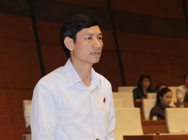 Bức xúc vì “ngoài sân mưa ầm ầm, trong nhà tivi dự báo nắng chang chang” ảnh 1