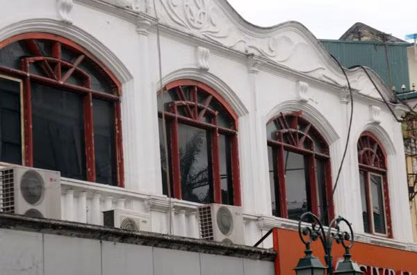 Biệt thự hoành tráng, đất vàng hoang tàn ven hồ Hoàn Kiếm ảnh 3