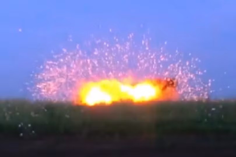 Dân quân Donesk thử nghiệm đầu đạn nổ phá mảnh nhiệt áp mới. Ảnh TVZvezda