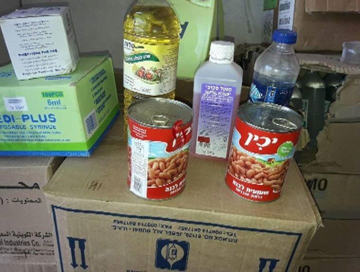 Ngoài vũ khí trang bị, các nhóm Hồi giáo cực đoan nổi dậy có rất nhiều trang thiết bị phục vụ chiến tranh như các hệ thống thông tin do Mỹ cung cấp, thiết bị của nhóm “Mũ bảo hiểm trắng” do phương Tây hậu thuẫn, cung cấp vật phẩm, trang thiết bị bảo hộ cho Mũ bảo hiểm trắng. Lương thực thực phẩm, vật phẩm và trang thiết bị y tế Israel. Ảnh South Front