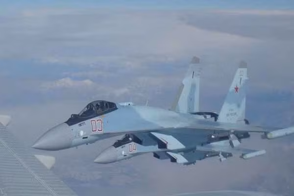 Máy bay tiêm kích siêu cơ động Su-35 đến Syria. Ảnh minh họa Rusian Gazeta