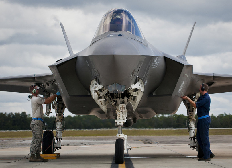 Nhật Bản sẽ mua nhiều chiến đấu cơ tàng hình thế hệ 5 F-35 của Mỹ