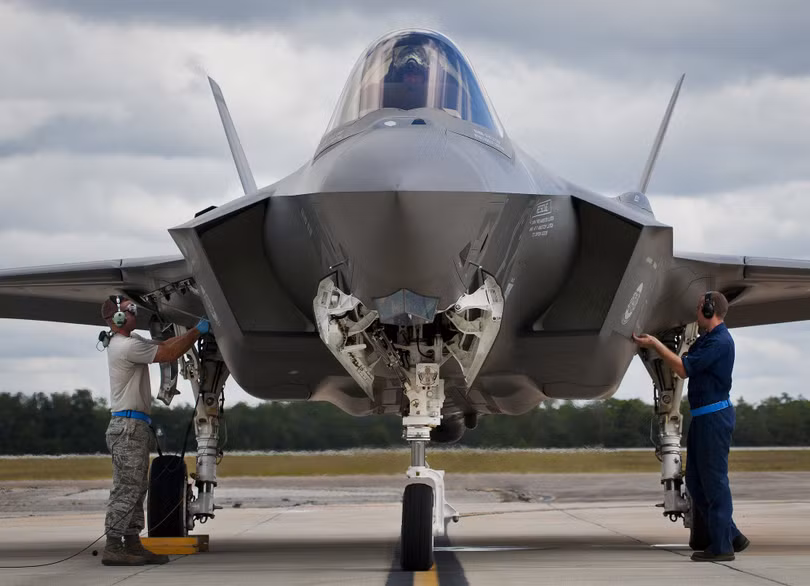 Nhật Bản sẽ mua nhiều chiến đấu cơ tàng hình thế hệ 5 F-35 của Mỹ