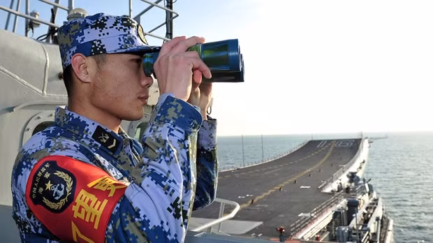 Binh sĩ trên tàu sân bay Liêu Ninh