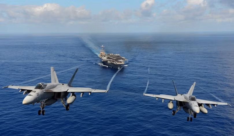 Dàn chiến đấu cơ trên tàu sân bay Mỹ