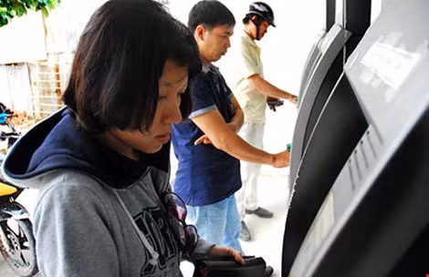 Hàng loạt vụ "bỗng dưng" mất tiền: Ngân hàng phải ‘vá’ các lỗ hổng ảnh 1