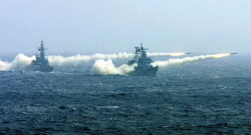 Chiến hạm Trung Quốc tập trận khai hỏa tên lửa trên biển