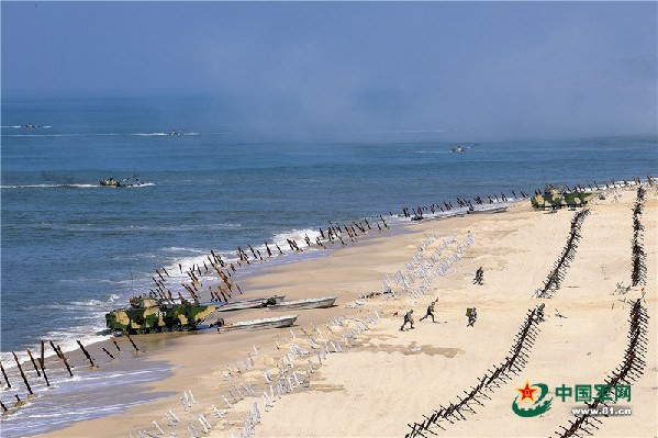 Quân đội Trung Quốc tập trận đổ bộ trên biển