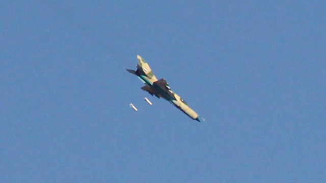 Không quân Syria không kích trên chiến trường