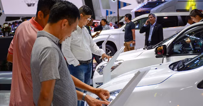 Sức mua ô tô trên thị trường giảm mạnh trong tháng 7.2017