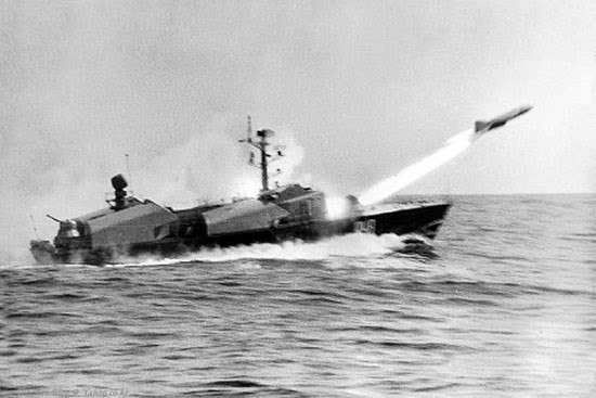 Đầu đạn nổ phía sau thùng nhiên liệu của tên lửa P-15 Termit để có thể khi đâm vào mục tiêu các nhiên liệu chưa cháy hết sẽ cộng hưởng với thuốc nổ tạo sức công phá mạnh hơn với tàu địch. Nguồn ảnh: raspletin.ru