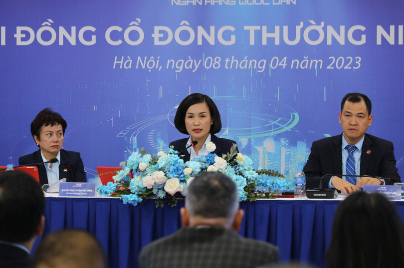 Bà Bùi Thị Thanh Hương - Chủ tịch HĐQT NCB - trả lời cổ đông tại AGM 2023 Bà Bùi Thị Thanh Hương - Chủ tịch HĐQT NCB - trả lời cổ đông tại AGM 2023