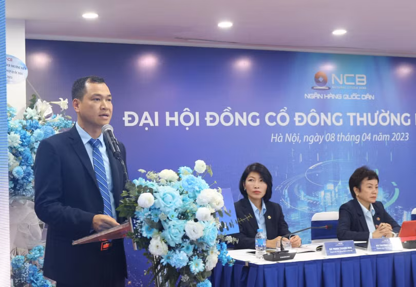 Ông Nguyễn Đình Tuấn, đại diện cho ban điều hành NCB, phát biểu tại AGM 2023