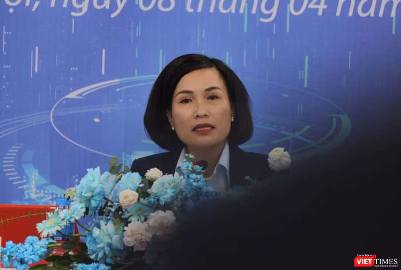 Bà Bùi Thị Thanh Hương - Chủ tịch HĐQT NCB - trao đổi với cổ đông tại AGM 2023 Bà Bùi Thị Thanh Hương - Chủ tịch HĐQT NCB - trao đổi với cổ đông tại AGM 2023