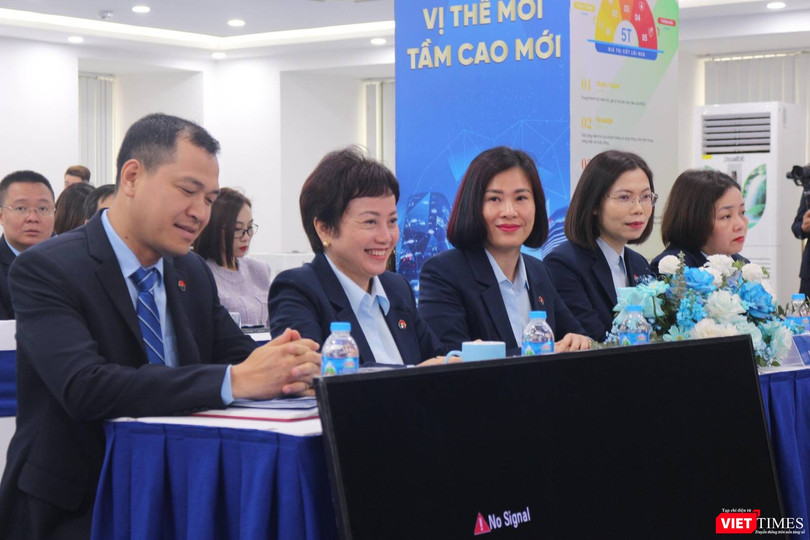 Bà Trương Lệ Hiền – Thành viên HĐQT NCB (thứ 2 từ trái sang) và bà Hoàng Thu Trang – Thành viên HĐQT kiêm Phó Tổng giám đốc NCB Bà Trương Lệ Hiền – Thành viên HĐQT NCB (thứ 2 từ trái sang) và bà Hoàng Thu Trang – Thành viên HĐQT kiêm Phó Tổng giám đốc NCB