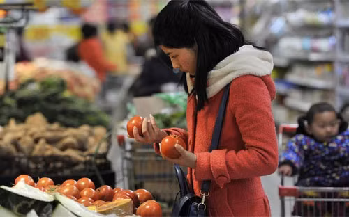 Người tiêu dùng Trung Quốc trung bình tiêu 7 USD/ngày, trong đó thực phẩm và quần áo chiếm gần một nửa.