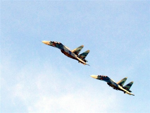 Tiêm kích đa nhiệm Su-30 đóng vai trò quan trọng trong tác chiến không - hải. Ảnh: "Hổ mang chúa' Su-30MK2 Việt Nam bay tuần phòng ở khu vực Trường Sa. Tiêm kích đa nhiệm Su-30 đóng vai trò quan trọng trong tác chiến không - hải. Ảnh: "Hổ mang chúa' Su-30MK2 Việt Nam bay tuần phòng ở khu vực Trường Sa.