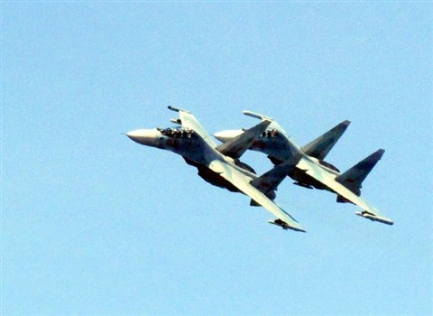 Lực lượng không quân có vai trò quan trọng trong việc chi viện phòng thủ đảo.