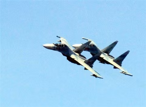 Lực lượng không quân có vai trò quan trọng trong việc chi viện phòng thủ đảo. Lực lượng không quân có vai trò quan trọng trong việc chi viện phòng thủ đảo.