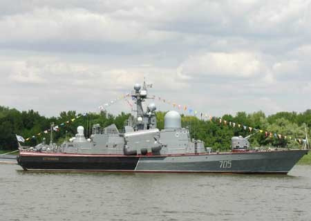 Chiến hạm Molniya mang tên lửa P-15 Termit.