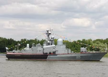 Chiến hạm Molniya mang tên lửa P-15 Termit.