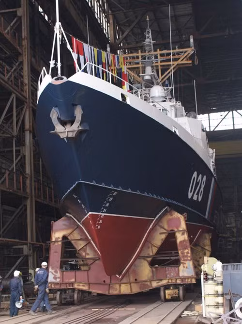 Svetlyak trong xưởng đóng tàu trước khi hạ thủy. Svetlyak trong xưởng đóng tàu trước khi hạ thủy.