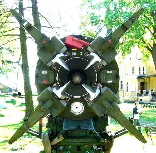 Đuôi đạn tên lửa.