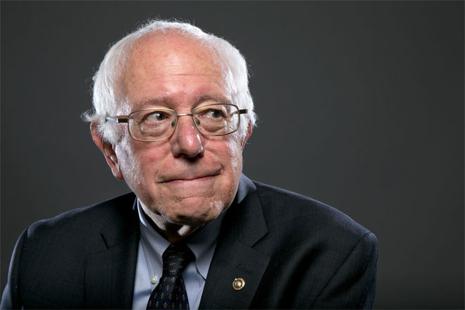 <b>Bernie Sanders</b><br><br>Giá trị tài sản ròng của Bernie Sanders, thượng nghị sỹ bang Vermont, được hãng nghiên cứu Wealth-X ước tính đạt khoảng 500.000 USD vào thời điểm tháng 6/2015. <br><br>Business Insider cho biết, vào thập niên 1970, Sanders từng làm nhiều công việc khác nhau. Thậm chí, có thời điểm, ông phải nhận trợ cấp thất nghiệp và sống một cuộc sống khá khó khăn.<br><br>“Nhà ông ấy thường xuyên mất điện. Tôi nhớ là ông ấy phải nối dây điện xuống tận tầng hầm. Ông ấy không đủ tiền để trả các hóa đơn”, một người hàng xóm cũ của Sanders kể.