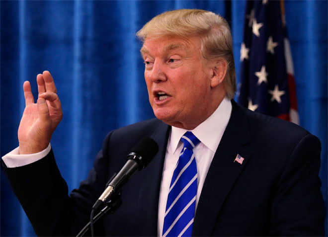 <b>Donald Trump</b><br><br>Wealth-X cho rằng giá trị tài sản ròng của Donald Trump tính đến tháng 6/2015 là 4,5 tỷ USD.<br><br>Phần lớn tài sản của Trump xuất phát từ lĩnh vực bất động sản. Ông cũng kiếm “đậm” từ chương trình truyền hình thực tế “The Apprentice”.<br><br>Trump cho rằng tài sản của ông phải lên tới 10 tỷ USD. “Hãy tin tôi đi, tôi bắt đầu với 1 triệu USD. Và tôi đã xây dựng được một công ty trị giá 10 tỷ USD”, Trump từng nói.