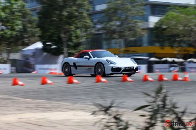 Lái thử siêu xe Porsche tại Việt Nam: Từ sợ hãi đến phấn khích ảnh 13