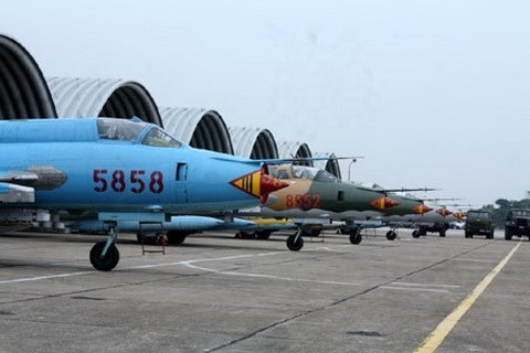 Máy bay cường kích Su-22 của Việt Nam trực chiến. Máy bay cường kích Su-22 của Việt Nam trực chiến.