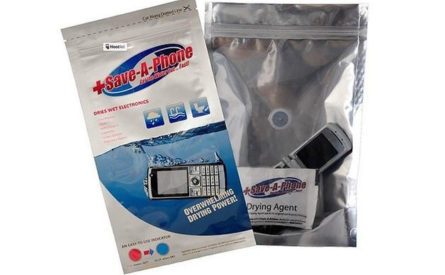 Bạn có thể mua loại túi có khả năng hút ẩm cho điện thoại