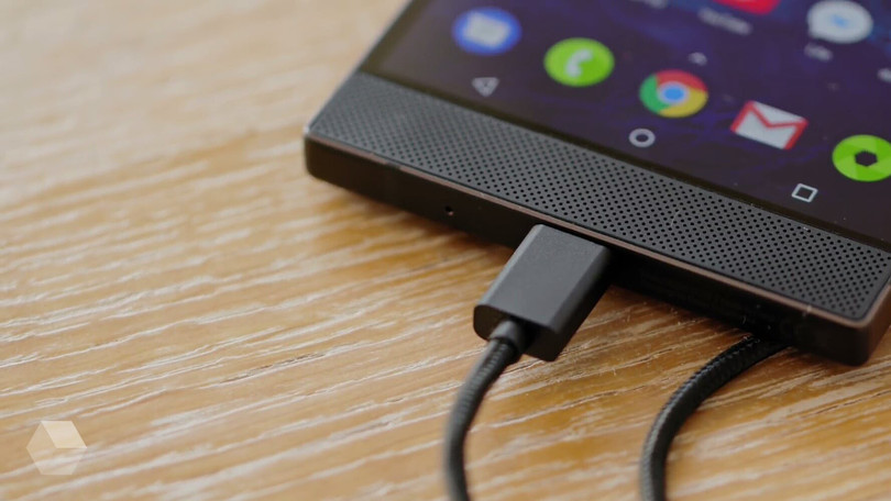 Quick Charge là công nghệ sạc nhanh nổi tiếng của Qualcomm dành cho thiết bị sử dụng chip xử lý Snapdragon. Nguồn: Rozetked