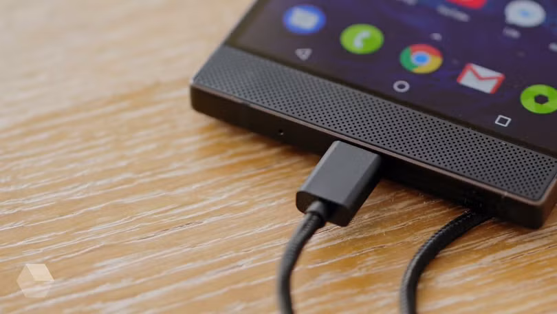 Quick Charge là công nghệ sạc nhanh nổi tiếng của Qualcomm dành cho thiết bị sử dụng chip xử lý Snapdragon. Nguồn: Rozetked