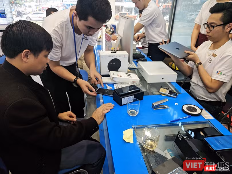 Galaxy S9/S9+ trong ngày mở bán chính thức đầu tiên tại Việt Nam ảnh 6