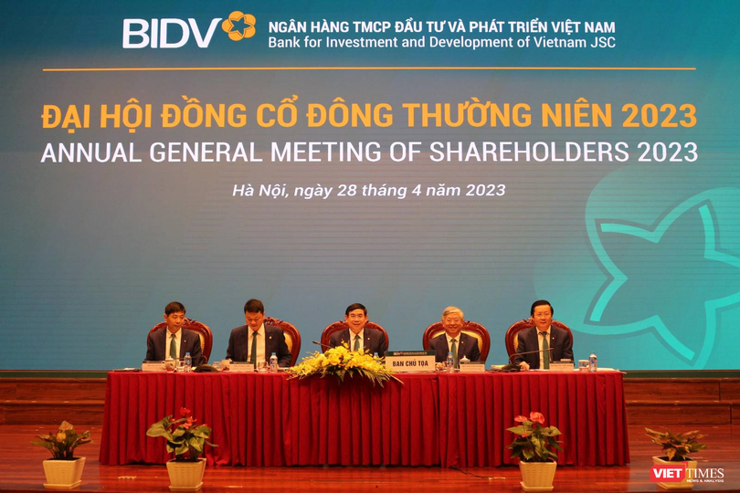 Đoàn chủ tọa tại AGM 2023 của BIDV