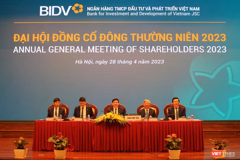 Đoàn chủ tọa tại AGM 2023 của BIDV