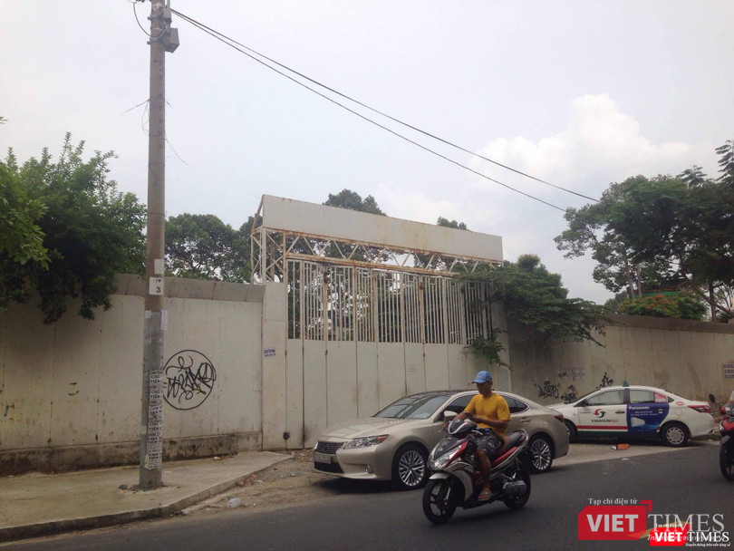 Thoái vốn khỏi Vina Alliance đồng nghĩa rằng Vinataba sẽ chính thức rút khỏi dự án bất động sản số 152 Trần Phú, Quận 5, Tp. HCM. Khu đất rộng 3,1 ha này vốn là cơ sở sản xuất của Nhà máy thuốc lá Sài Gòn, một đơn vị thành viên của Vinataba. (Ảnh: V. Tuấn)