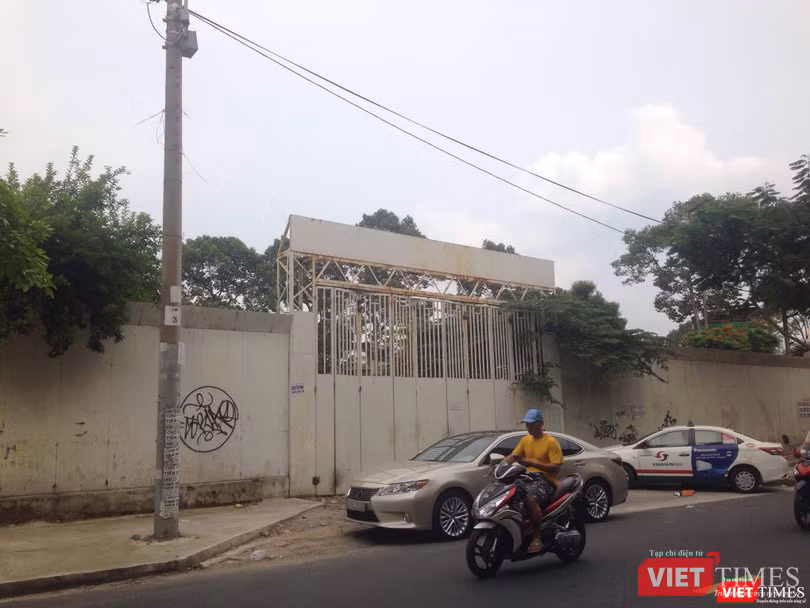 Thoái vốn khỏi Vina Alliance đồng nghĩa rằng Vinataba sẽ chính thức rút khỏi dự án bất động sản số 152 Trần Phú, Quận 5, Tp. HCM. Khu đất rộng 3,1 ha này vốn là cơ sở sản xuất của Nhà máy thuốc lá Sài Gòn, một đơn vị thành viên của Vinataba. (Ảnh: V. Tuấn) Thoái vốn khỏi Vina Alliance đồng nghĩa rằng Vinataba sẽ chính thức rút khỏi dự án bất động sản số 152 Trần Phú, Quận 5, Tp. HCM. Khu đất rộng 3,1 ha này vốn là cơ sở sản xuất của Nhà máy thuốc lá Sài Gòn, một đơn vị thành viên của Vinataba. (Ảnh: V. Tuấn)