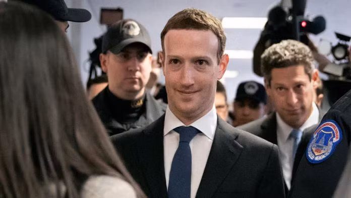 CEO Facebook nói gì trong phiên điều trần khi được chất vấn: “Tối qua anh ở khách sạn nào?” ảnh 2
