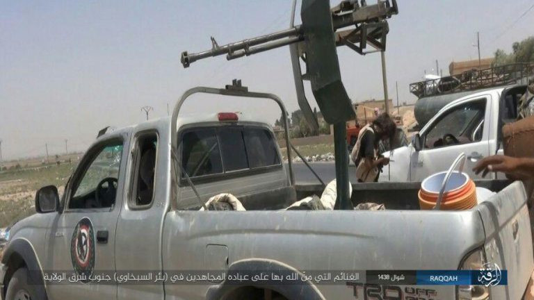 Quân đội Syria giao chiến ác liệt với IS trên sa mạc Homs (chùm video) ảnh 3