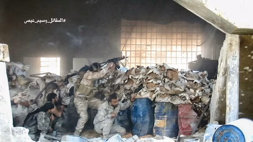 Quân đội Syria tấn công dữ dội cứ địa thánh chiến ngoại ô Damascus (video) ảnh 7