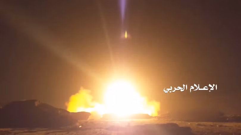 Lực lượng phong trao Houthi phóng tên lửa vào Ả rập Xê út