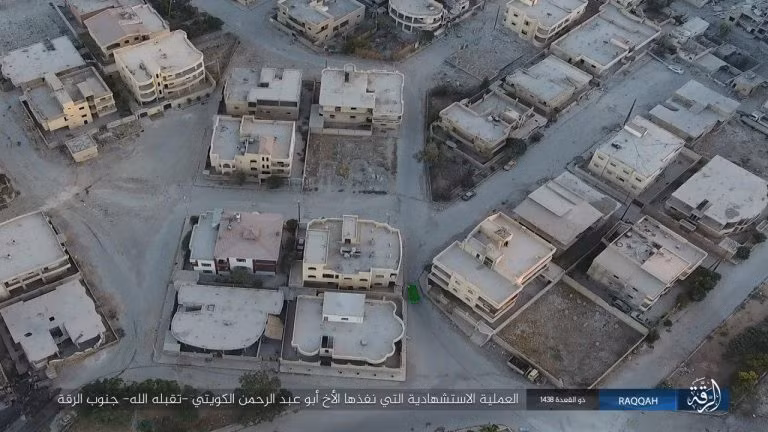 IS điên cuồng tử thủ Raqqa bằng xe bom tự sát ảnh 1