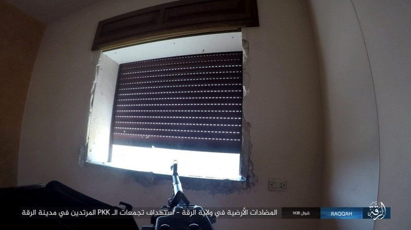 IS đánh bom tự sát và bắn tỉa, người Kurd thiệt hại nặng (video - ảnh) ảnh 7